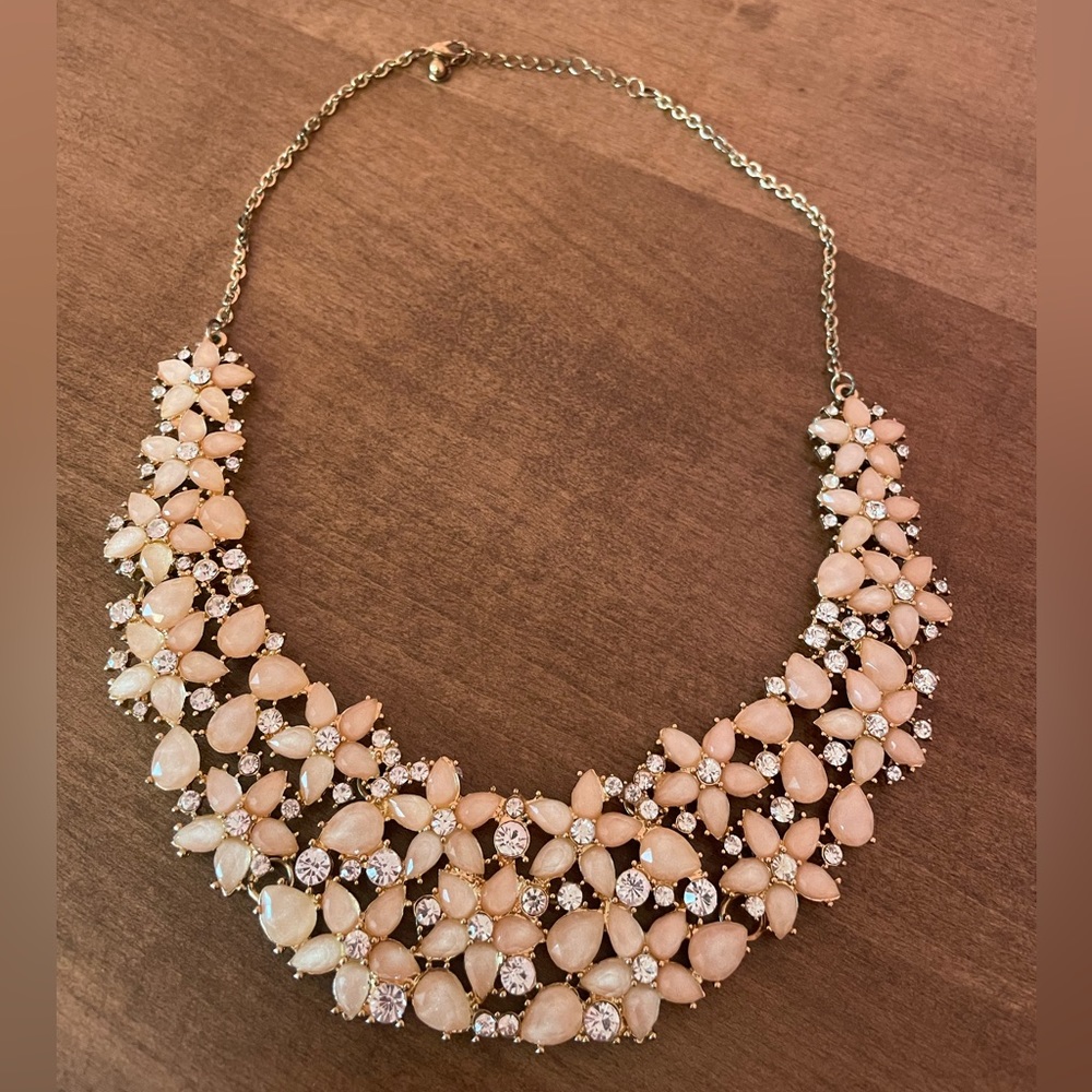 Statement necklace for any occasion 🎀